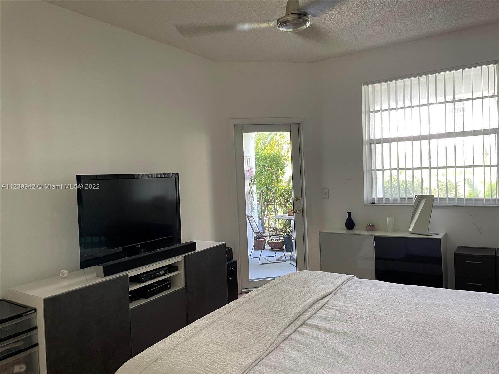 15. Townhouse for Sale at Aventura, FL 33160
