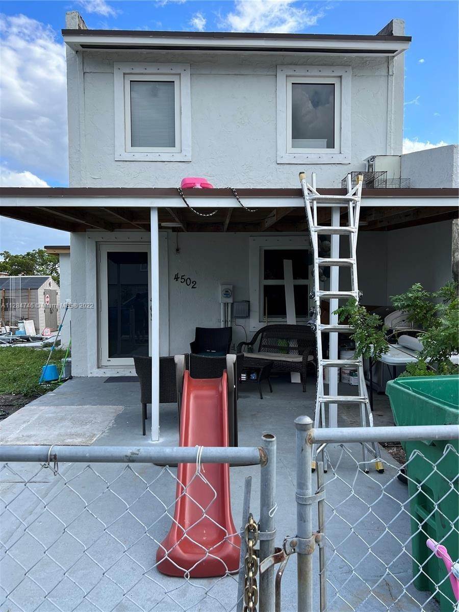 Townhouse for Sale at Opa Locka, FL 33055