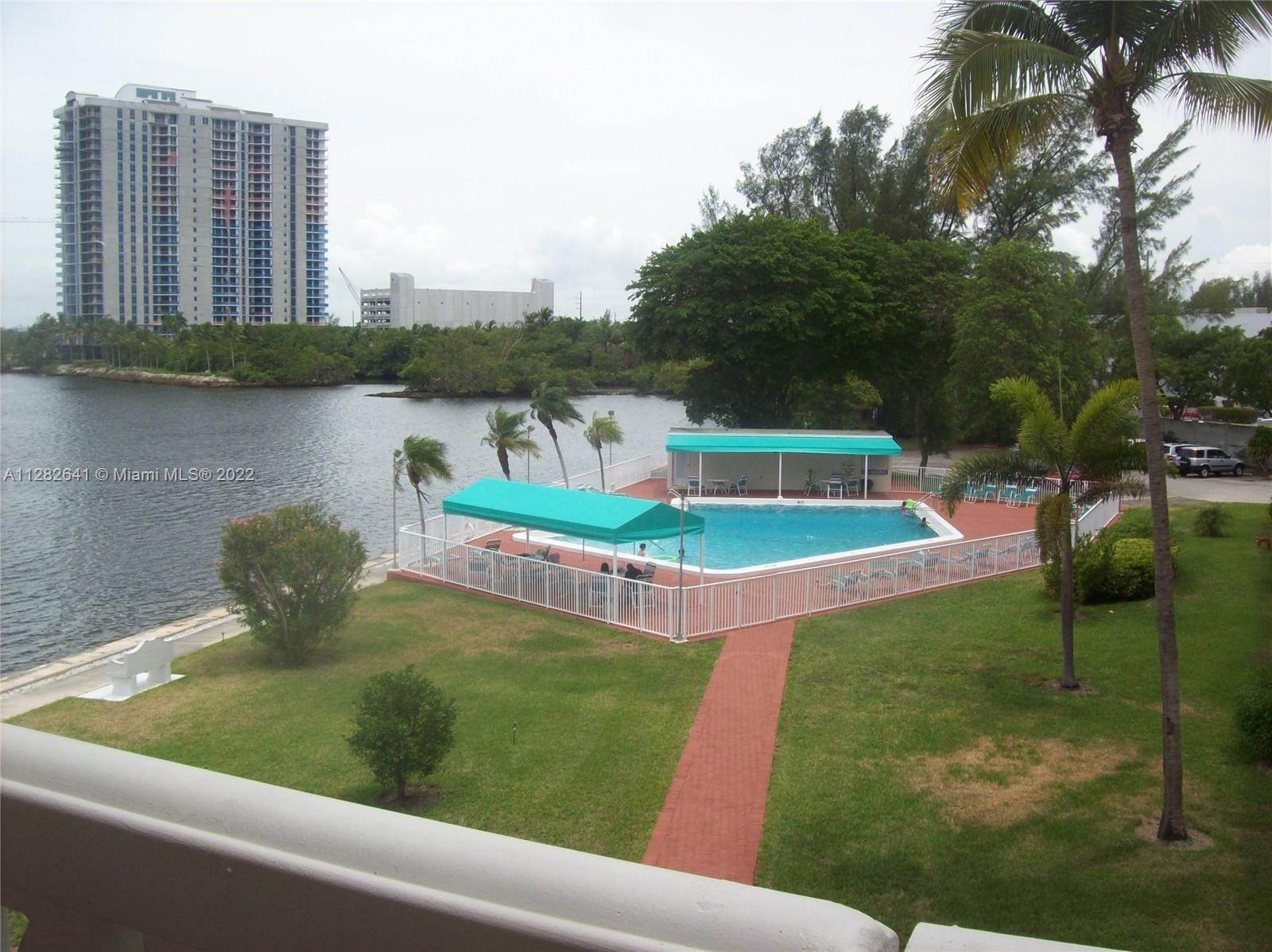 10. Condominium for Sale at Aventura, FL 33160