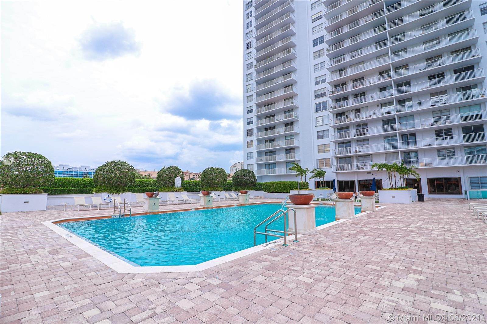 17. Condominium for Sale at Aventura, FL 33160