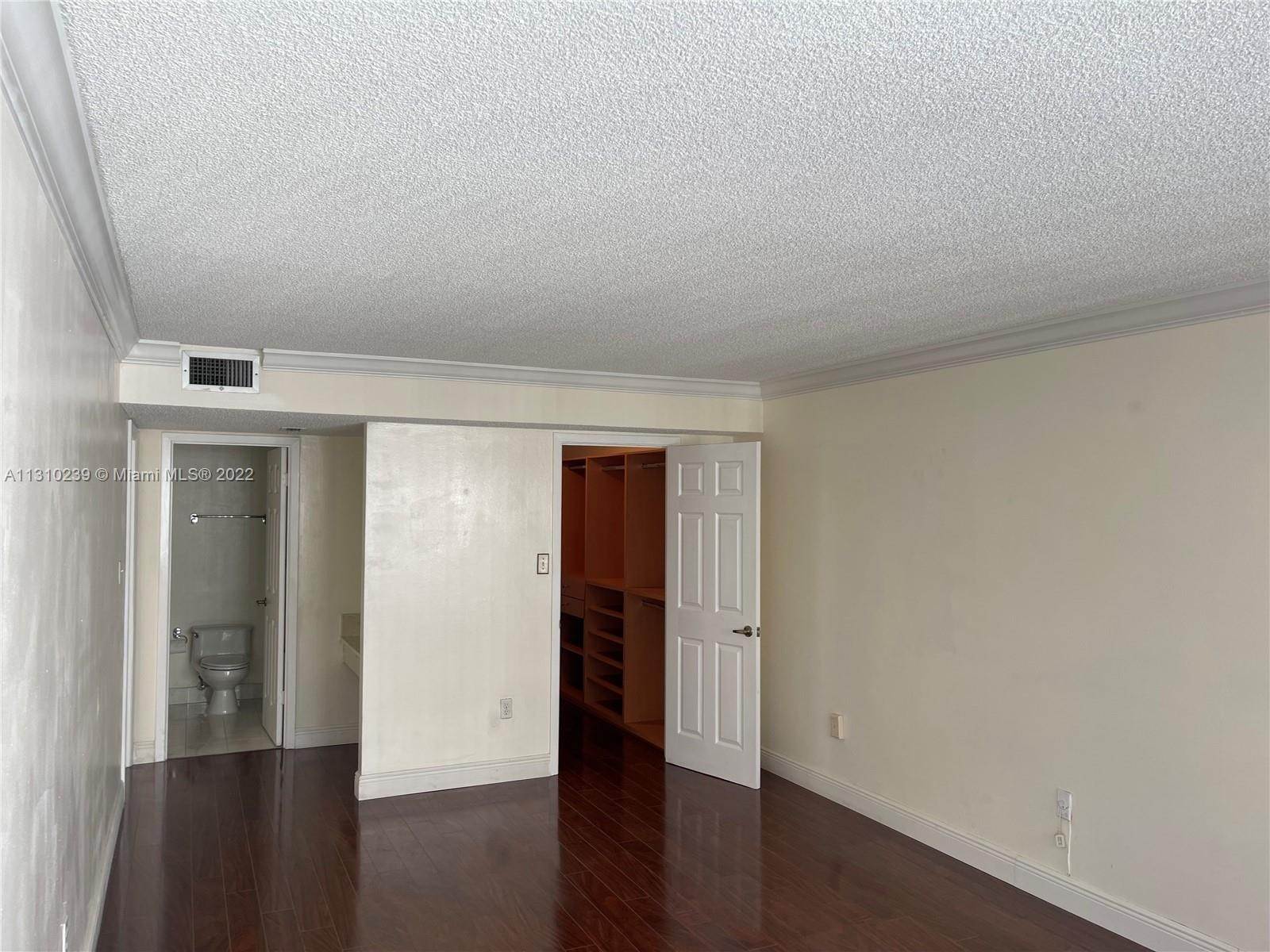 28. Condominium for Sale at Aventura, FL 33160