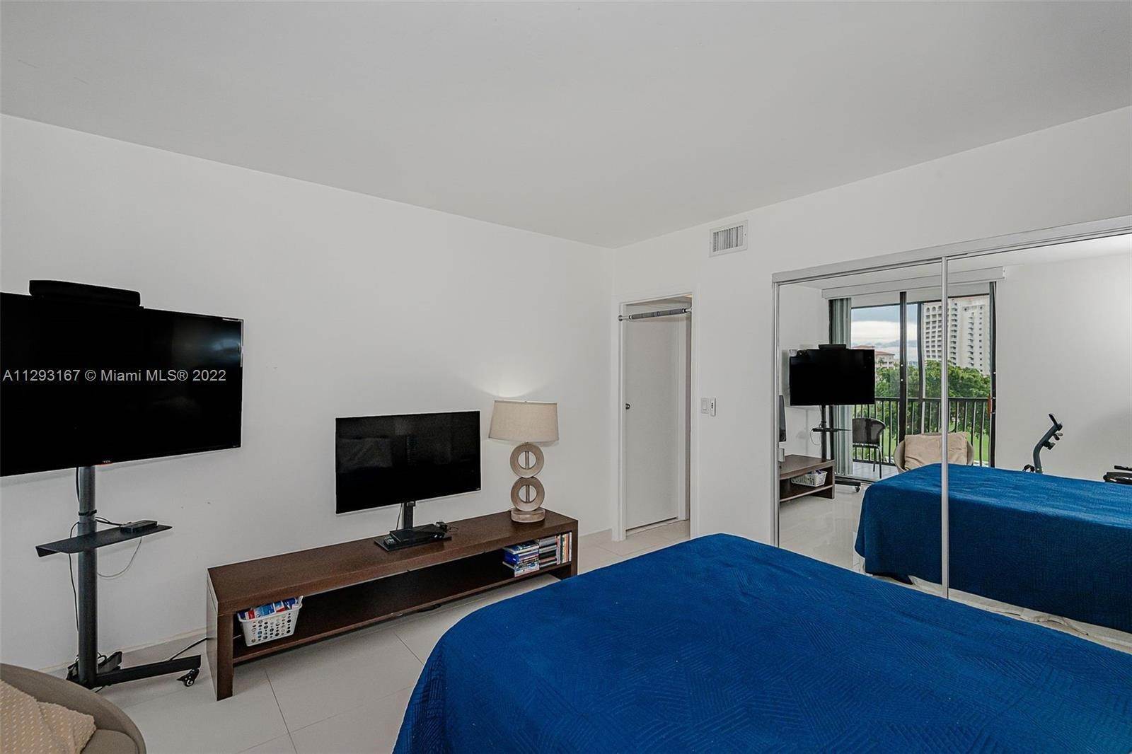 24. Condominium for Sale at Aventura, FL 33180