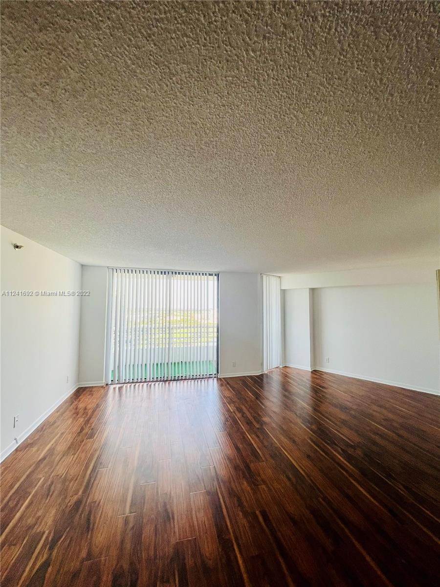 4. Condominium for Sale at Aventura, FL 33180