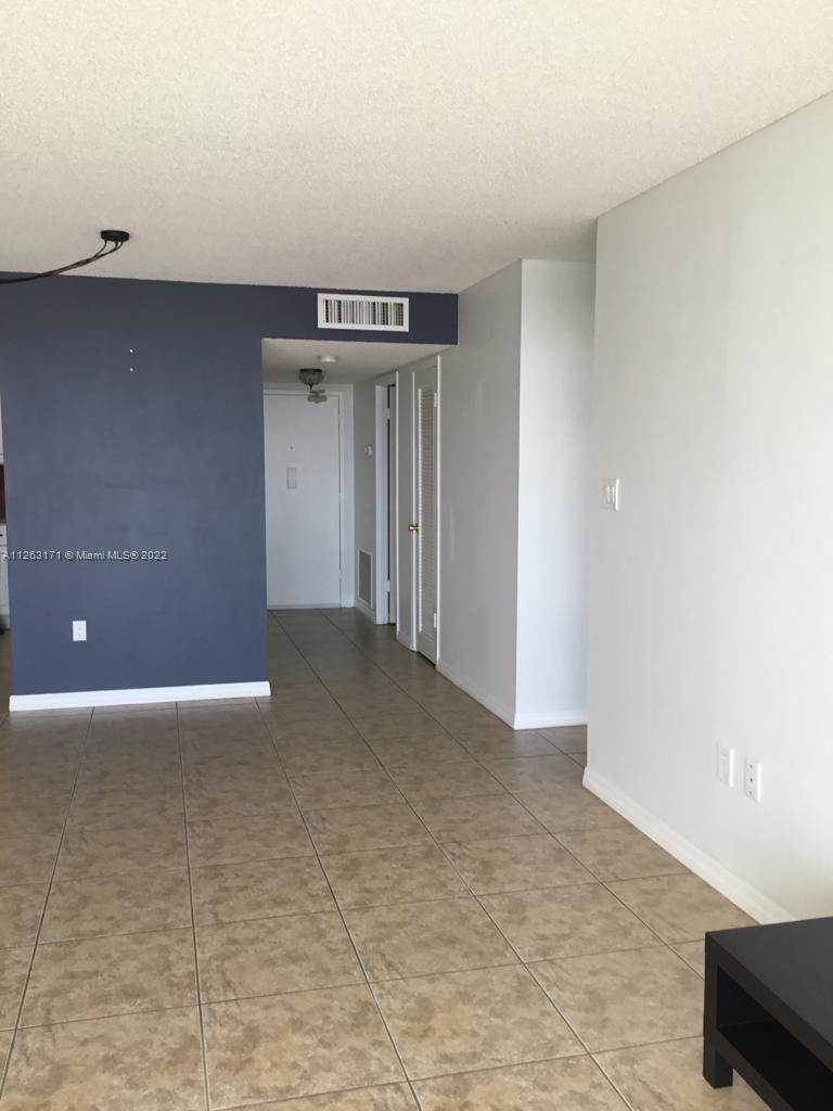 9. Condominium for Sale at Aventura, FL 33160