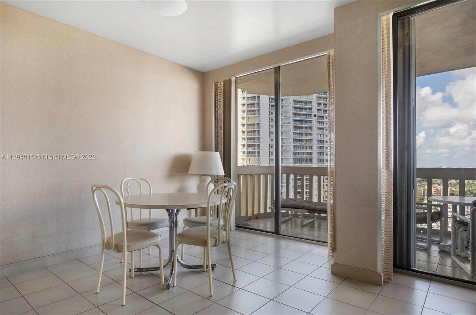 7. Condominium for Sale at Aventura, FL 33180