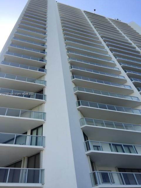 33. Condominium for Sale at Aventura, FL 33180
