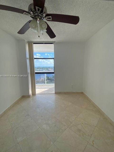 13. Condominium for Sale at Aventura, FL 33180