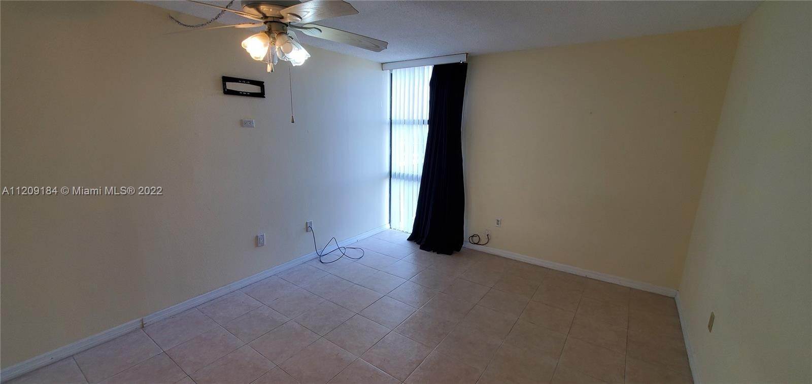 18. Condominium for Sale at Aventura, FL 33180