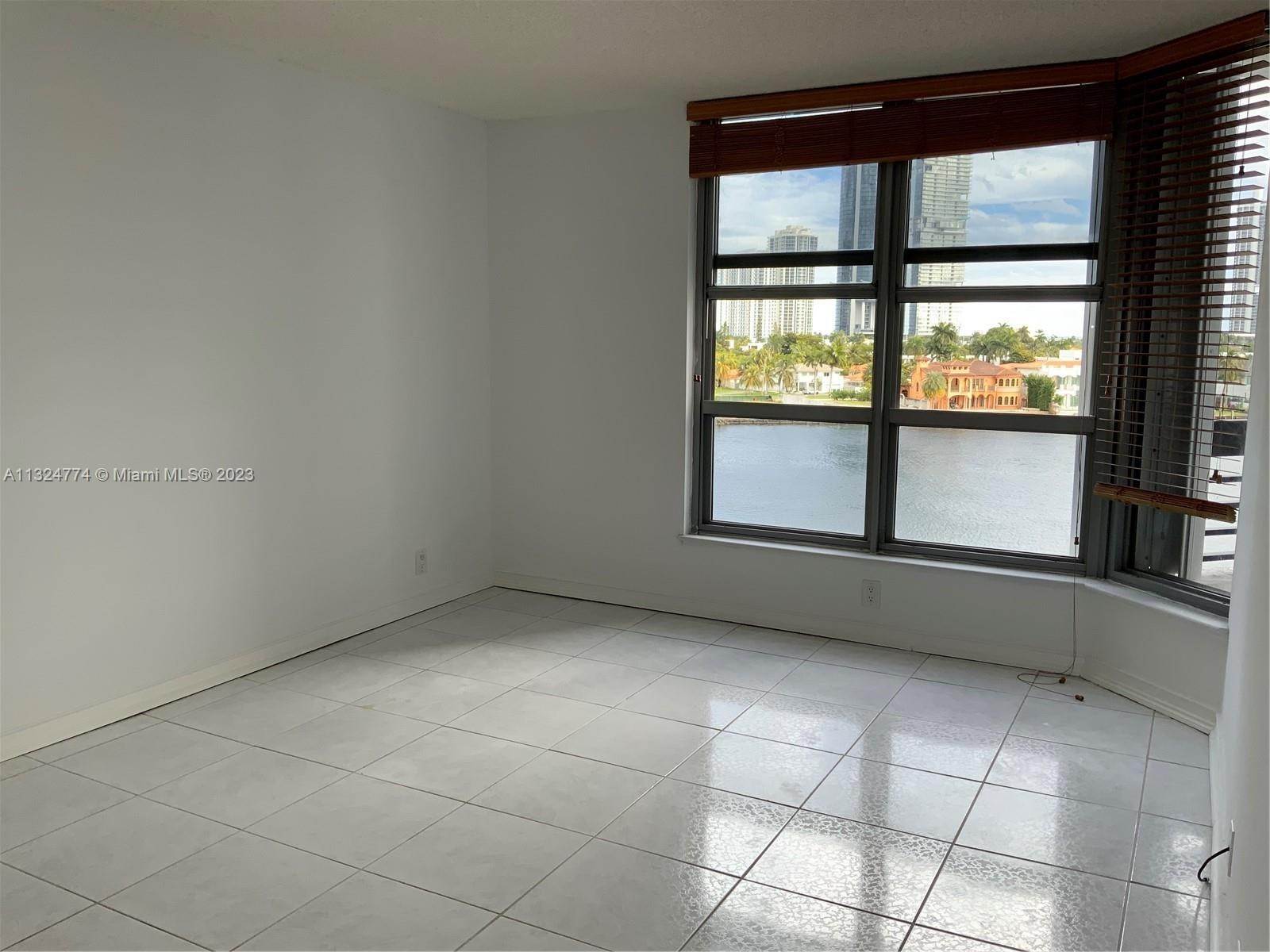 10. Condominium for Sale at Aventura, FL 33180