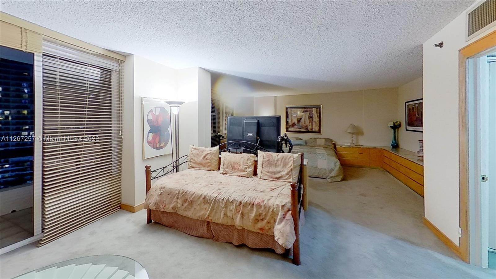 15. Condominium for Sale at Aventura, FL 33180