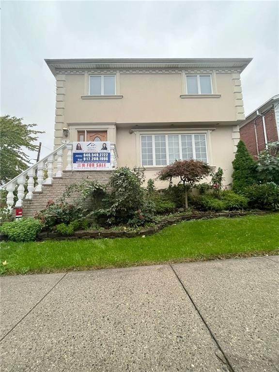 Single Family for Sale at Grasmere, Staten Island, NY 10305