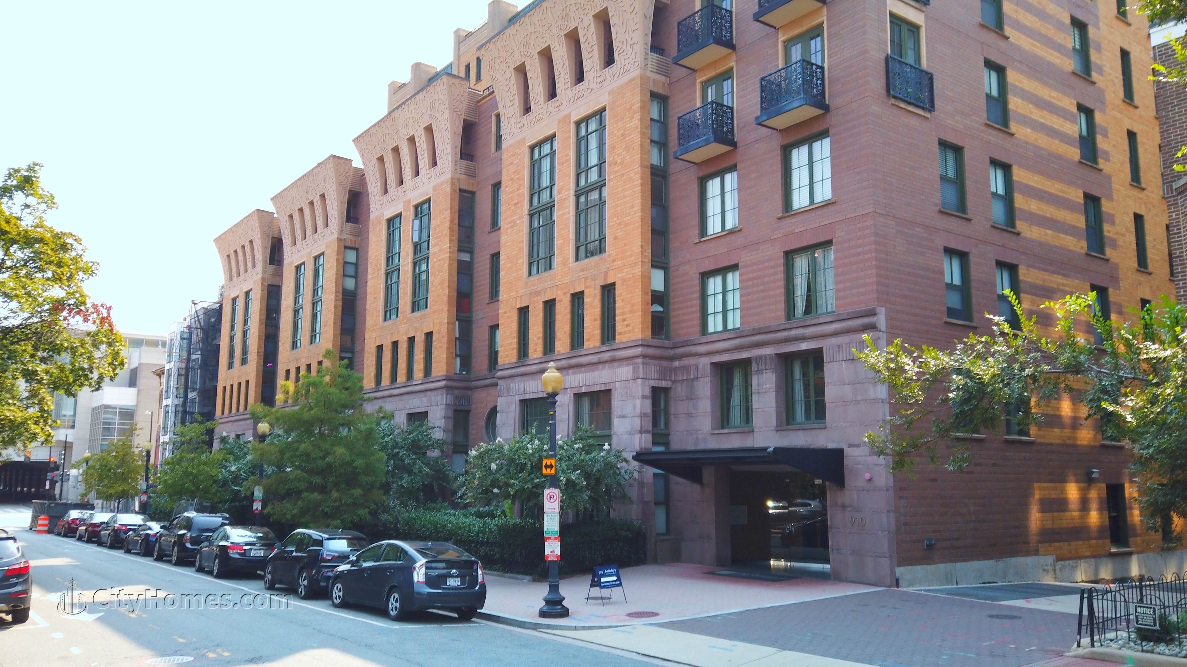2. The Whitman building at 910 M St NW, Mount Vernon Square, Washington, DC 20001